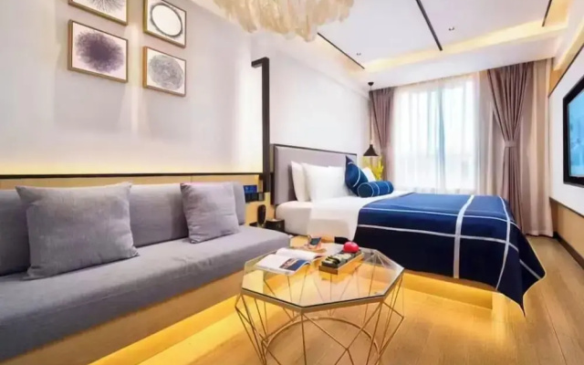 Z Holiday Hotel