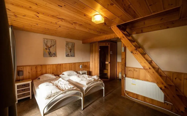 Forestside Chalet With Charm