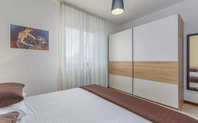 Awesome Home in Umag With 4 Bedrooms, Jacuzzi and Wifi