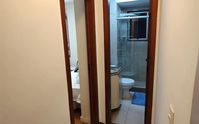 Hostel for One: quarto e banheiro privativos