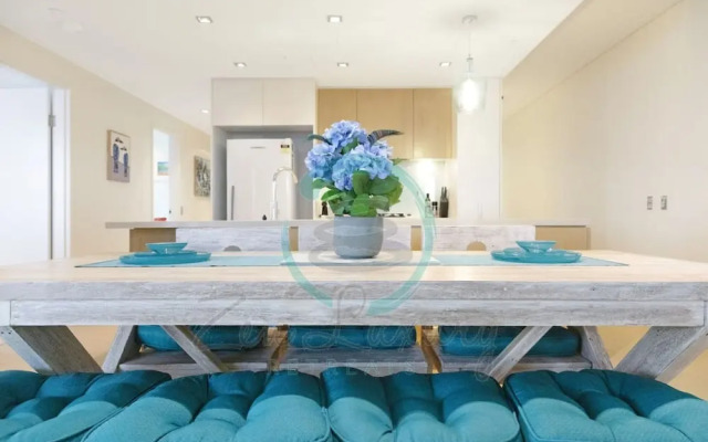 Penthouse Haven Lux Balcony Dining Sea View