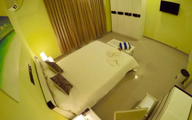 Отель Ithaa Inn Kamadhoo