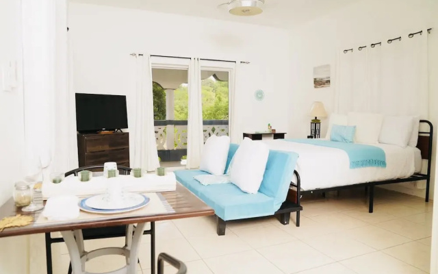 Villa Serenity, Water View Suite, Sleeps 3 w/ Pool