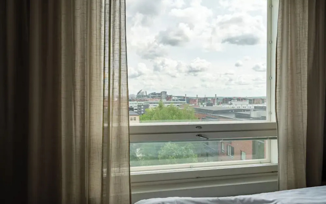Stunning Views 1BR Home with Sauna and Balcony