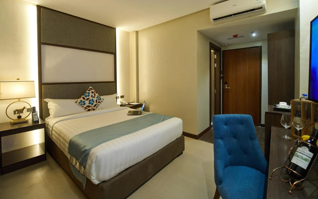 J7 Plaza Hotel