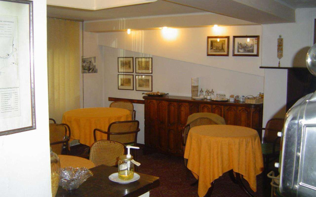 Bridge Hotel