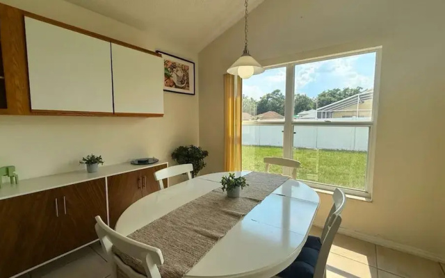 Upstay Stylish 3BR Family-friendly Retreat w Patio