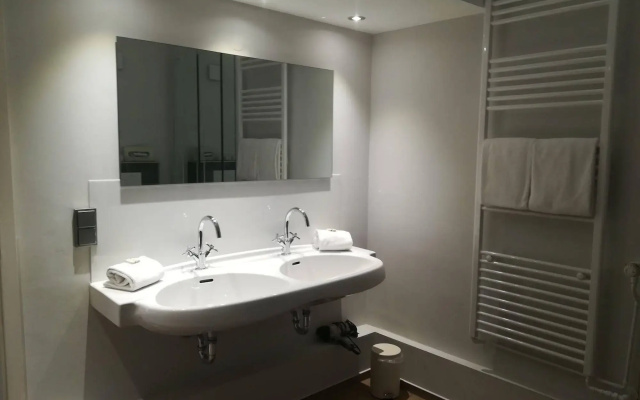 Apartmenthaus Hohe Strae UG