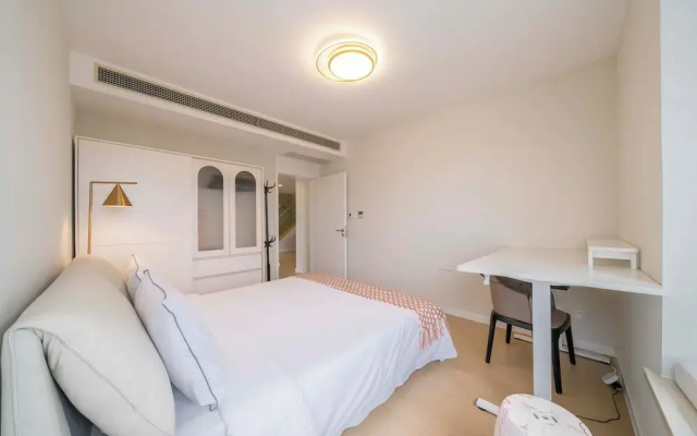 Tyms 3BR Duplex APT Xujiahui Shanghai