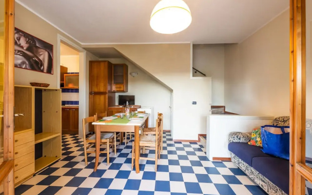 Charming Townhouse With Shared Pool and Garden