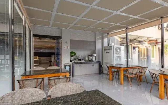 Grunion Business Hotel