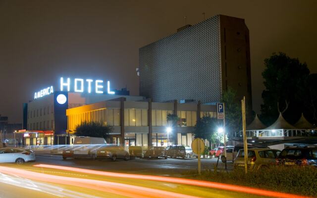 Hotel America вид на фасад