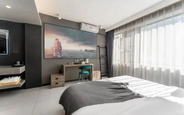 Guilin Yangshuo Emoji Youth Hostel-West Street Li River Yulong River Variety Activities