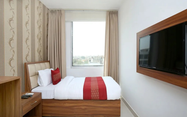 OYO 14392 Hotel Pearl wood