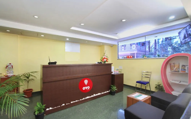 OYO 9653 Ample Premium Suites