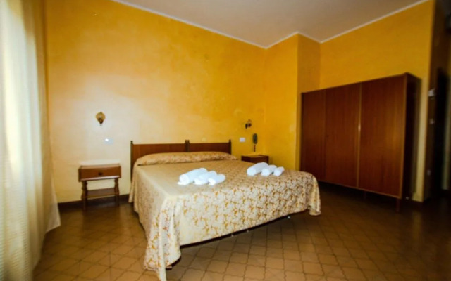Hotel Holiday