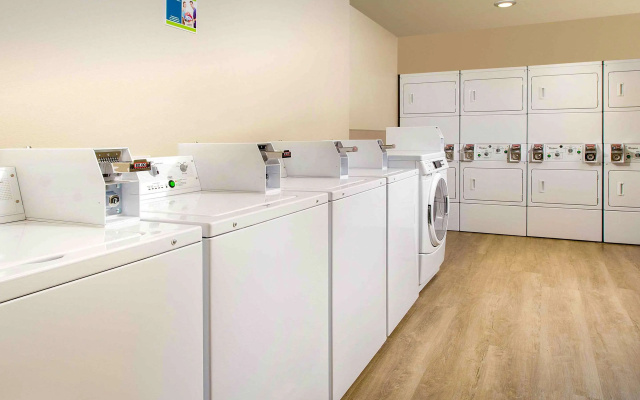 WoodSpring Suites Fargo North Near NDSU