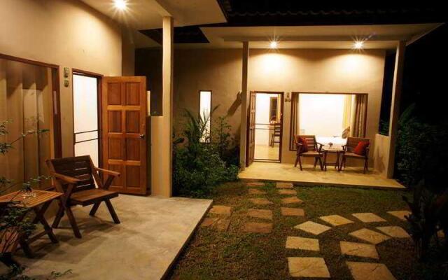 Отель Dacha Resort Phuket вид на фасад
