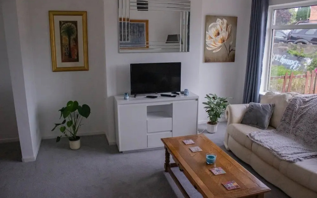 Swansea 3 Bedroom Home With Parking & Garden