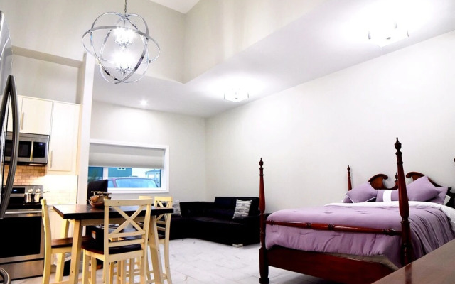 Aurora Deluxe Vacation Guest House