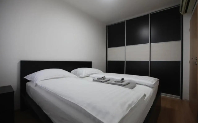 Koloseo residence. Free parking. Lake view.