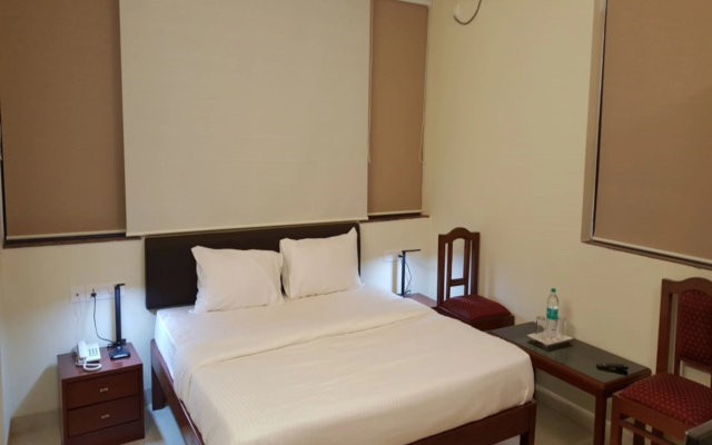 Gomati Business Hotel by OYO Rooms