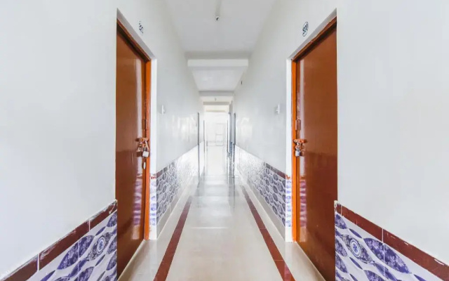 Hotel Rajhans by OYO Rooms