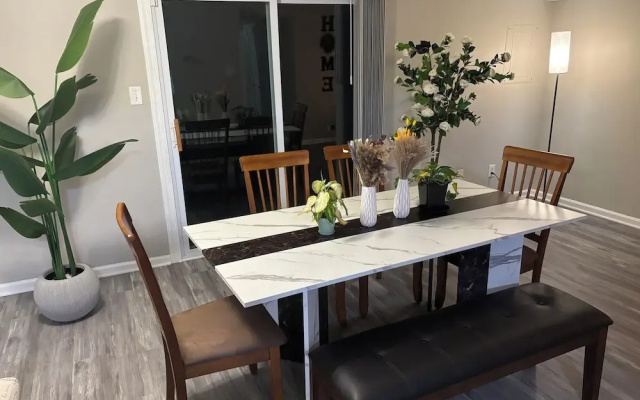 Cozy Hampton townhouse