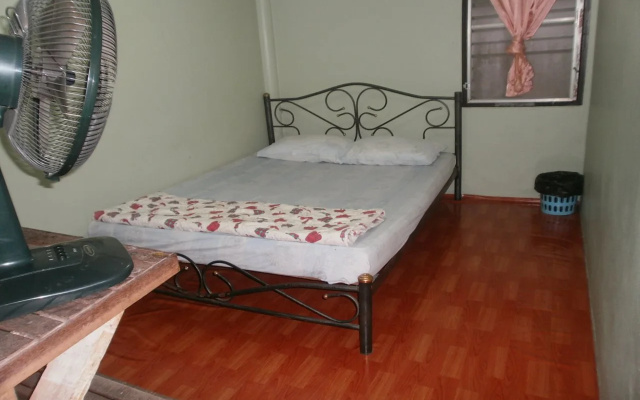 Farang Bar Guesthouse