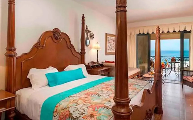 Room in Holiday House - Hacienda Encantada-king Or Queen Beds-kitchenette!