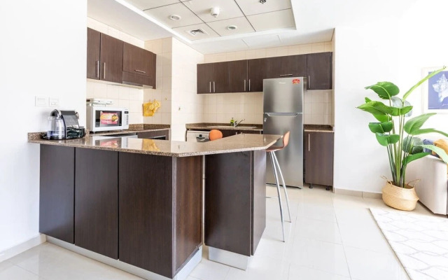 Flashy & Vibrant 1BR Apartment in Dubai Marina!