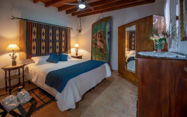 Apanemia Inn House