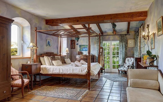 Villa Ladyville