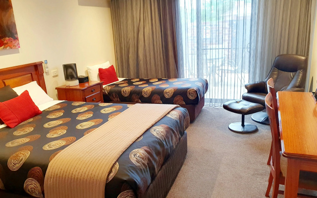 Addison Motor Inn