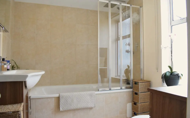 2 Bedroom House Close To Peckham Rye Park