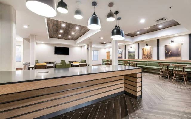Fairfield Inn & Suites by Marriott Greensboro Coliseum Area
