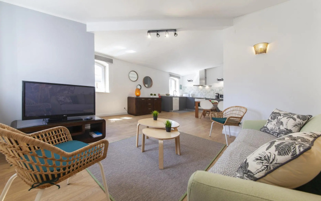 A34 - Aurora Apartment in Casa Feliz
