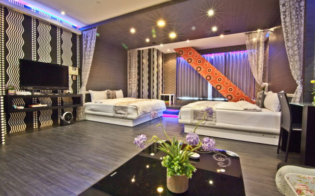 85 Love Hotel
