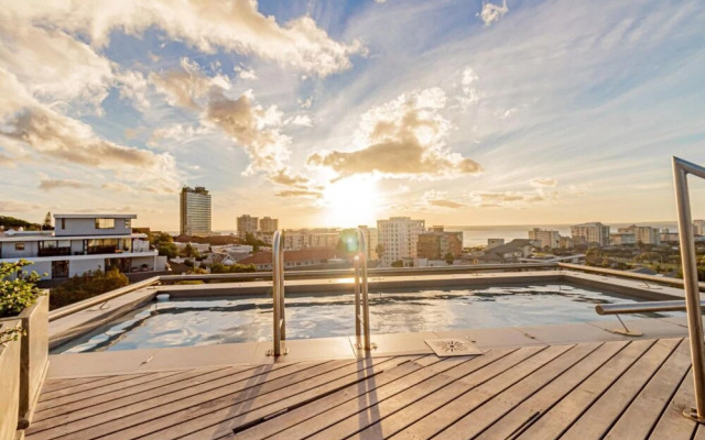 Modern Sea Point Apartment With Rooftop Deck 9 on S