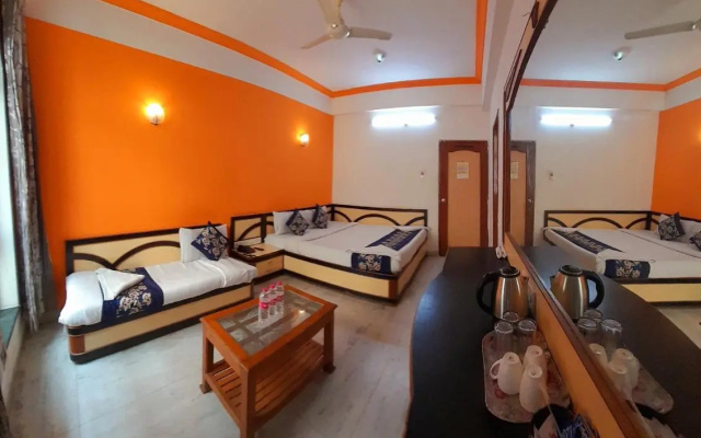 Hotel Indore Palace