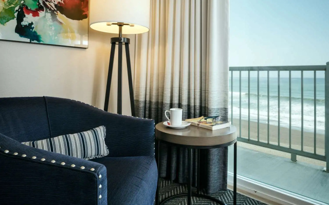 Best Western Plus Beachfrontin