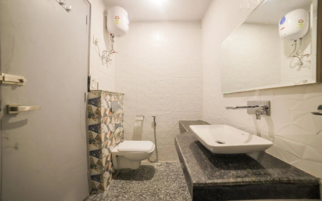 Royal Town Paschim Vihar By OYO Rooms