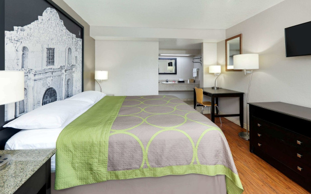 Super 8 by Wyndham San Antonio Downtown/Alamo