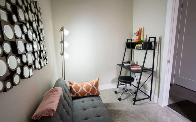 Classic City Condo Views From Golden Triangle