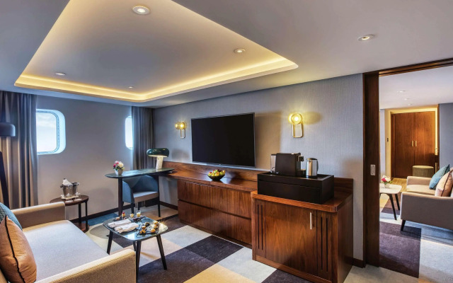 Queen Elizabeth 2 Hotel by Accor