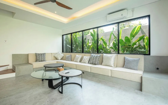 Tropical Elegance 5BR Canggu Villa Near Beach