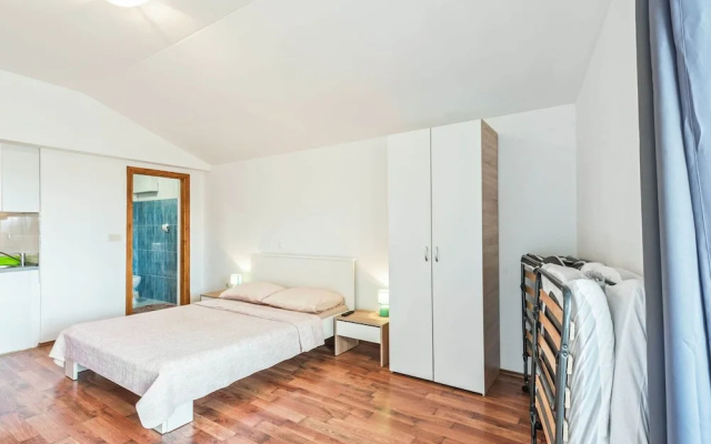 Pleasant Apartment in Posedarje near Sea
