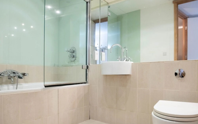 Lovely 2 Bedroom Flat in Excellent Location