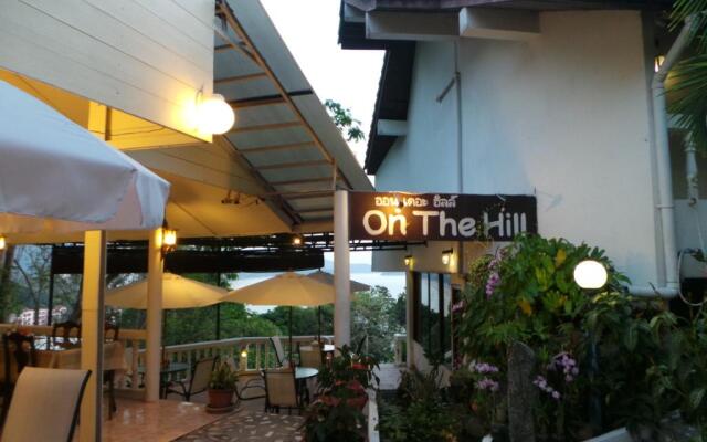 Отель On The Hill Karon Resort вид на фасад