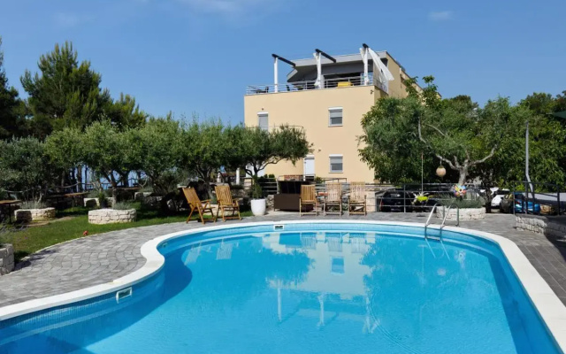 Cozy Apartment for 3 Adults Next to the Beach
